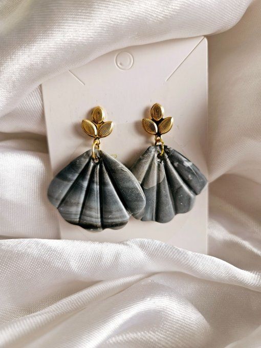 Boucles pendantes coquillage gris "Océane"